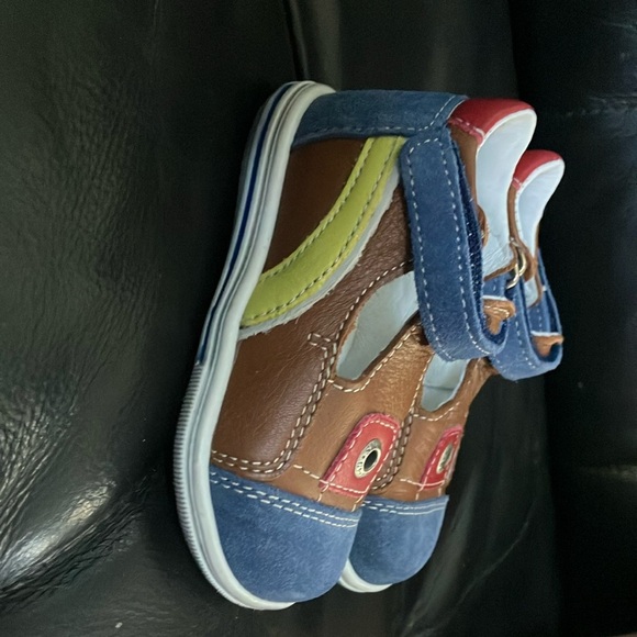 Kids eur size 19 leather Stylish Kids Shoes with firm sole Bopy brand Velcro - Picture 2 of 12